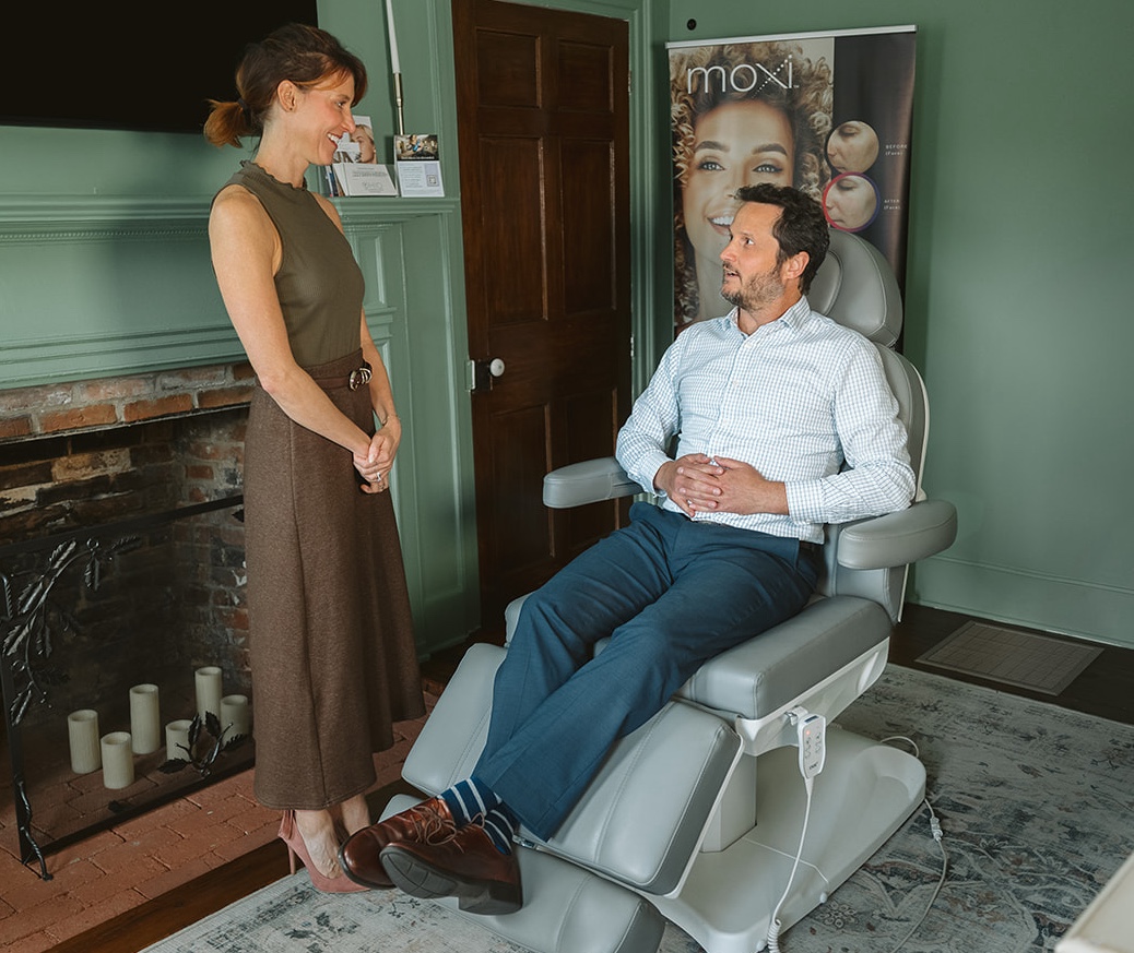 Tiffany Poteet speaking with a client